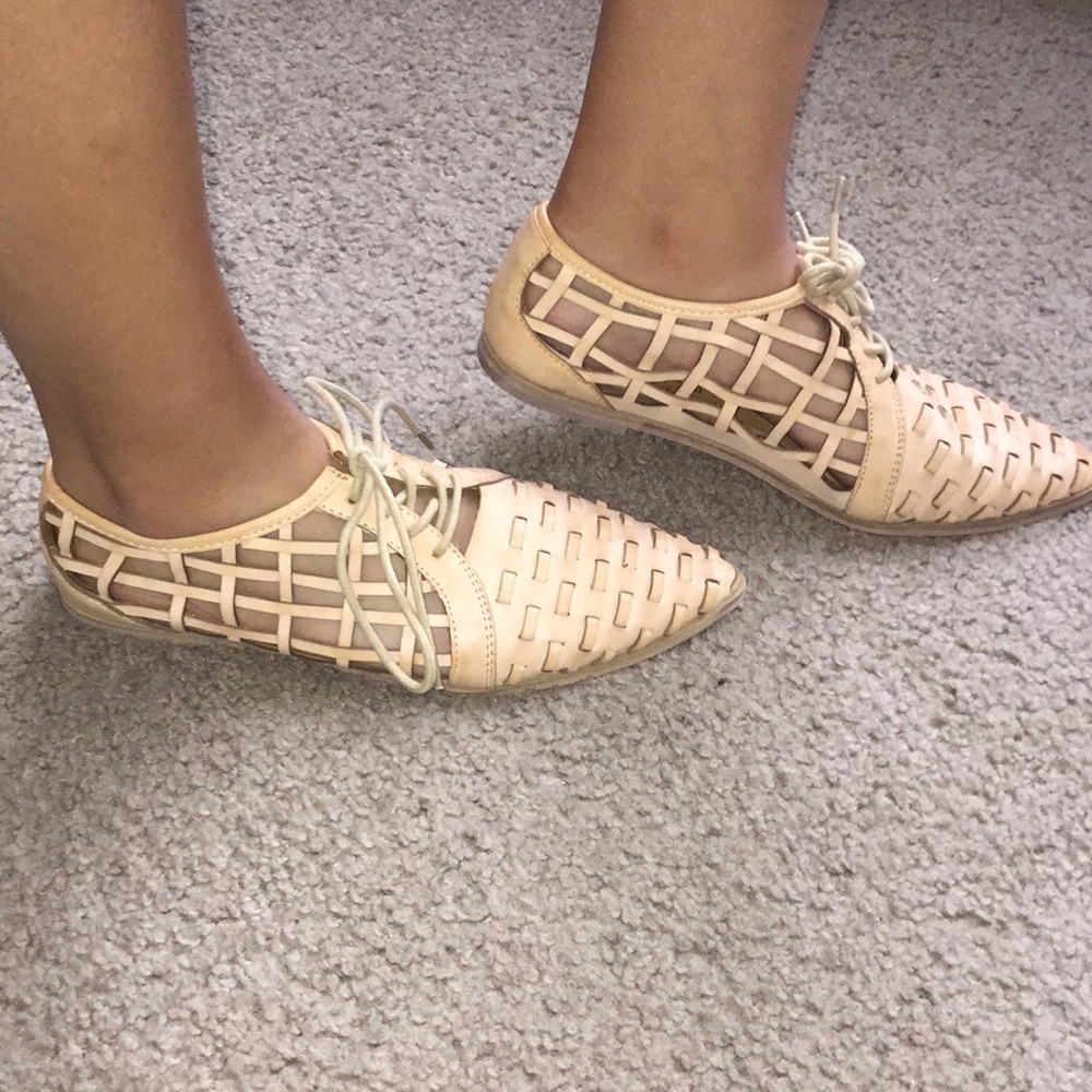 Oxford cutout pleather shoes.